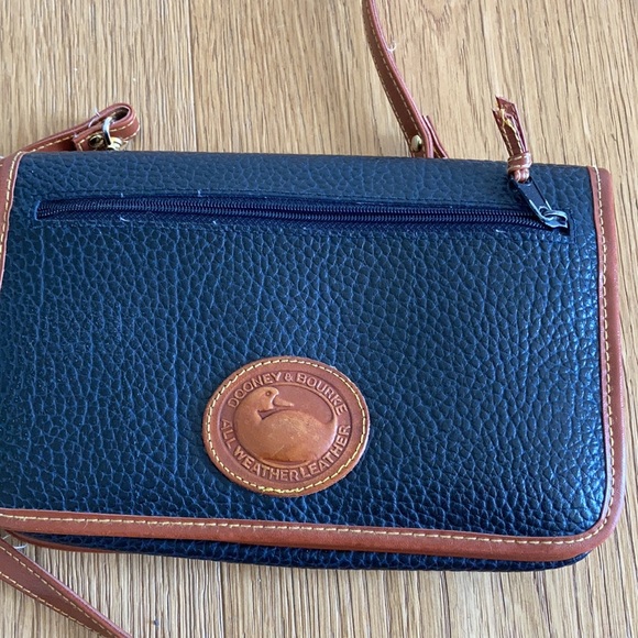 Dooney & Burke clutch and cross body bag - Picture 9 of 12